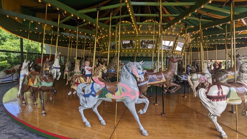 Hand-Carved Horses That Feel Like Art Hand-Carved Horses That Feel Like Art