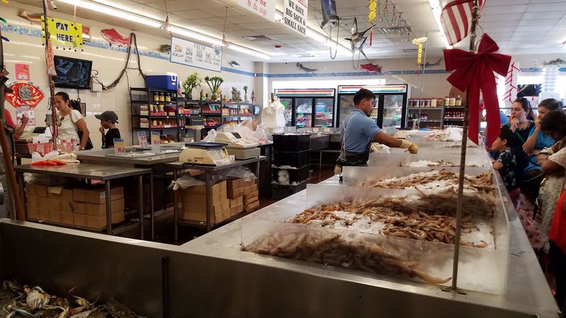 Helpful Staff Who Know Their Seafood Inside and Out Helpful Staff Who Know Their Seafood Inside and Out