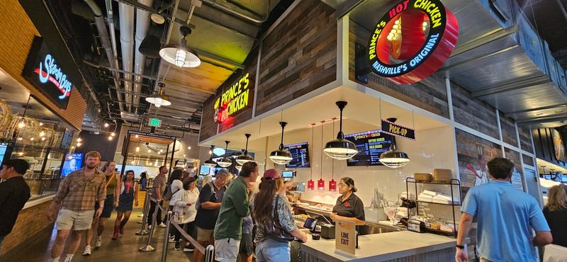 How Prince's Turned a Fiery Recipe Into a Tennessee Icon