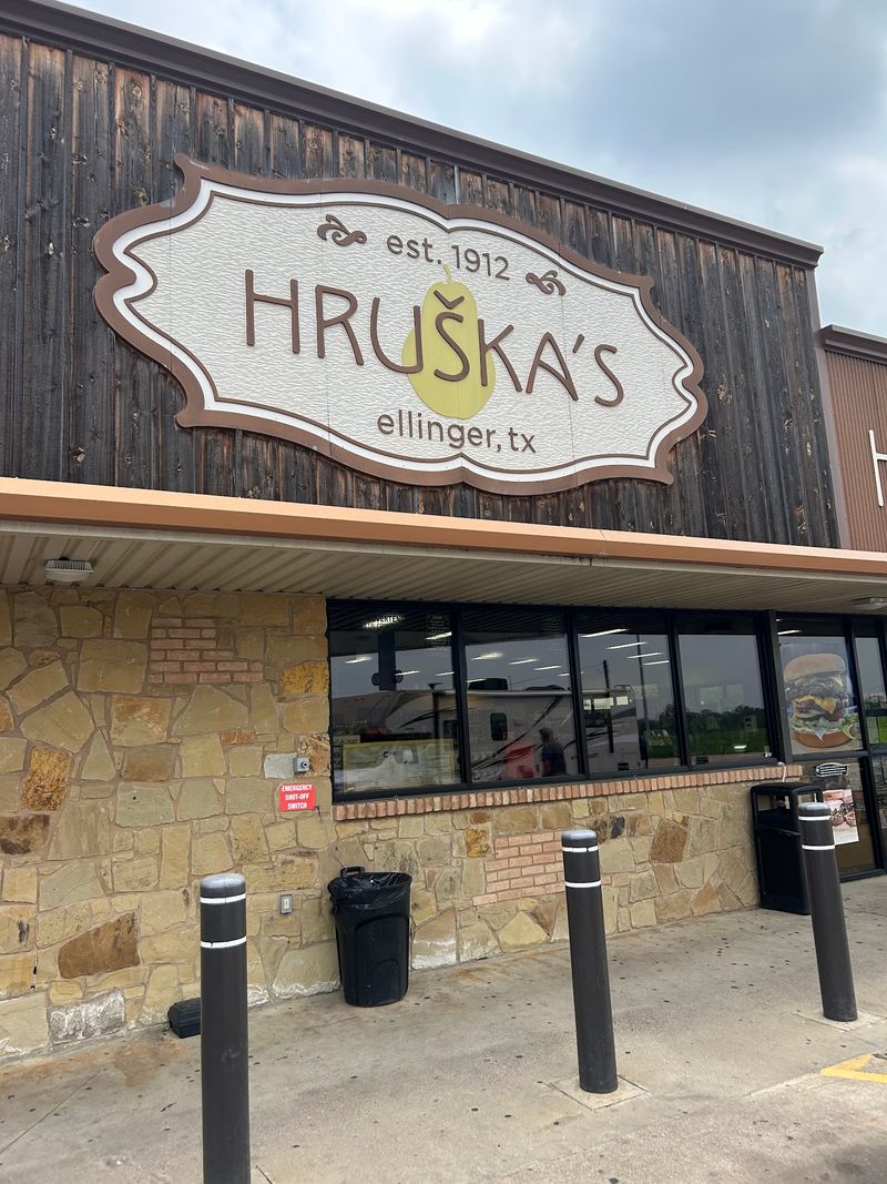 Hruška's Store & Bakery (Ellinger)