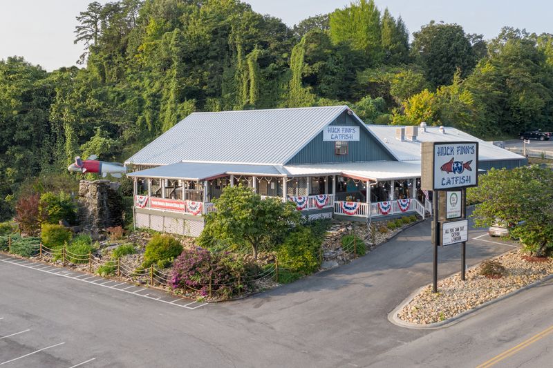 Huck Finn's Catfish - Pigeon Forge Huck Finn's Catfish - Pigeon Forge