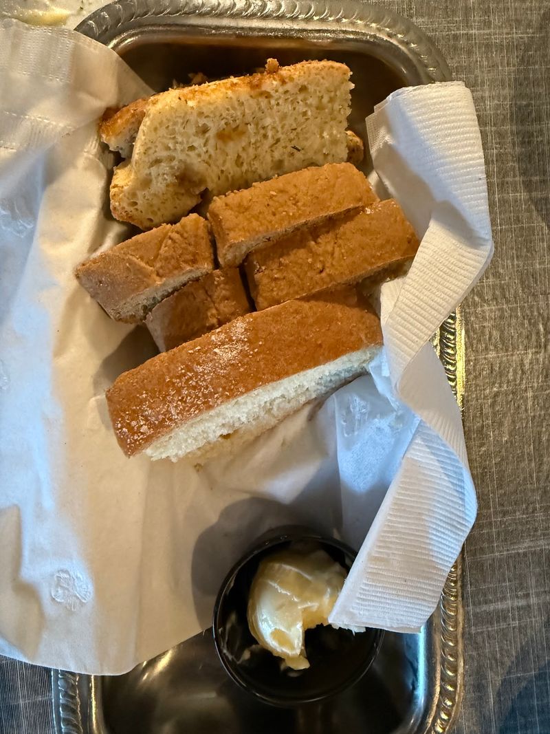 Bread Baskets, Butter, And Bigger-Than-Expected Plates Bread Baskets, Butter, And Bigger-Than-Expected Plates