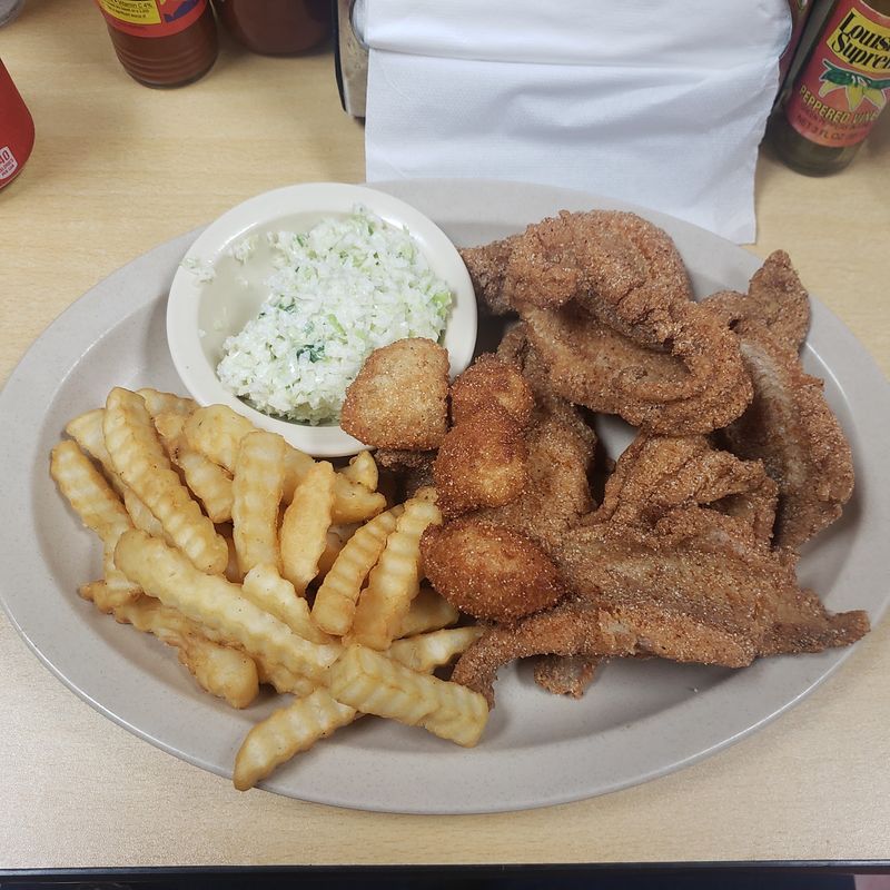 If You're Heading to Savannah, Fish Hut Is Worth Planning Your Trip Around If You're Heading to Savannah, Fish Hut Is Worth Planning Your Trip Around