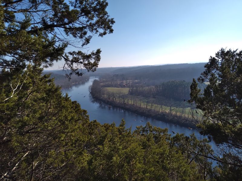 Lake Views, Bluffs, and Quiet Wildlife Moments Lake Views, Bluffs, and Quiet Wildlife Moments