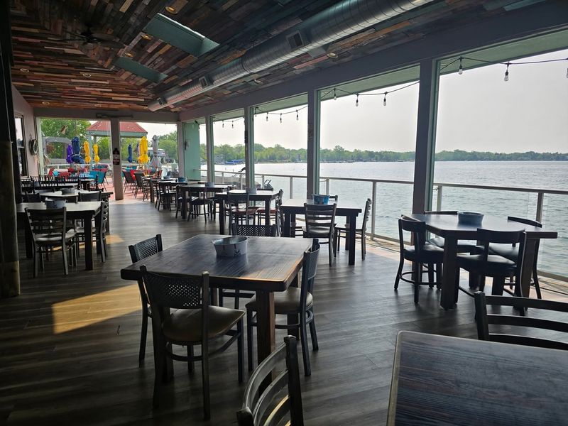 Lakefront Tables That Change the Whole Meal
