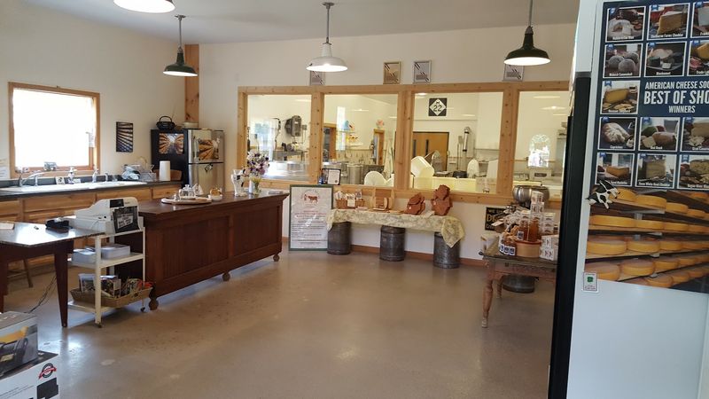 Leelanau Cheese Company - Suttons Bay