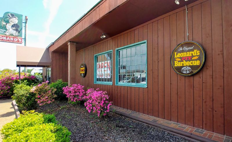 Leonard's Pit Barbecue - Cordova