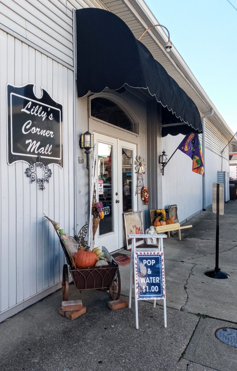 Lilly’s Corner Mall, Waynesville Lilly’s Corner Mall, Waynesville