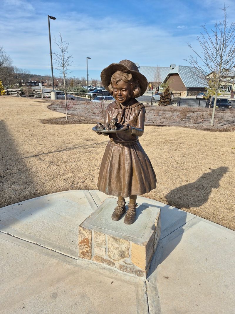 Little Debbie Statue and Giant Snack Sculptures - Collegedale Little Debbie Statue and Giant Snack Sculptures - Collegedale