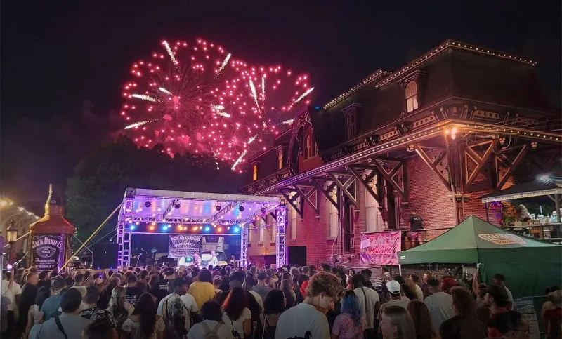 Live Music Adds A Night-Out Feeling Live Music Adds A Night-Out Feeling