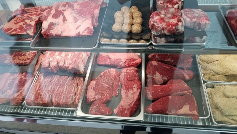 Locally Raised Meat Brings Better Flavor to the Counter Locally Raised Meat Brings Better Flavor to the Counter