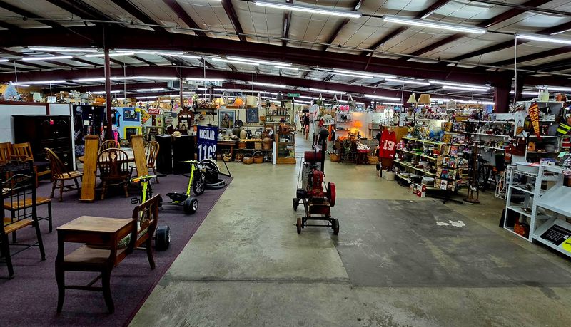 Long Hours Give Shoppers Room to Wander Long Hours Give Shoppers Room to Wander