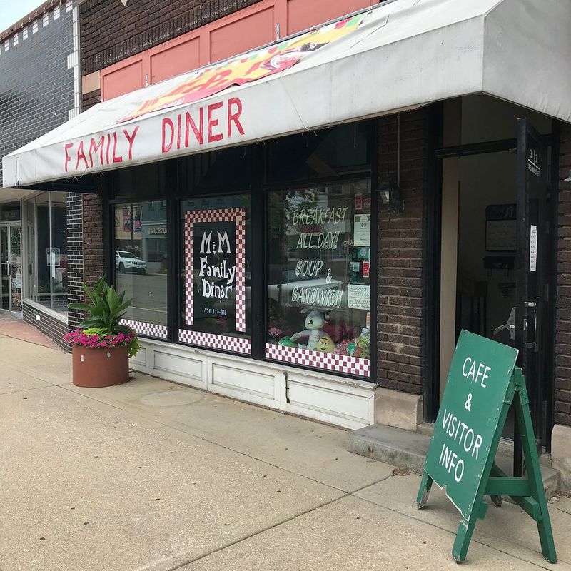 M & M Family Diner, Logan M & M Family Diner, Logan