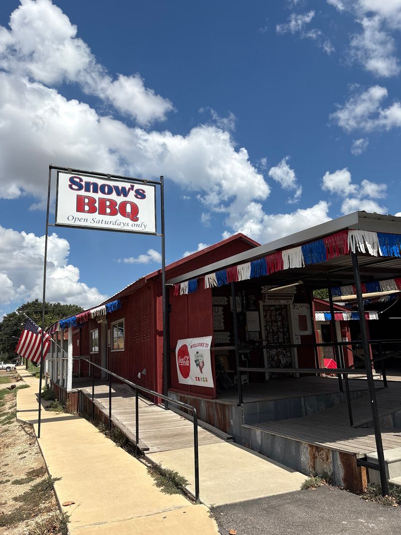 Meeting the 91-Year-Old Pitmaster Legend Meeting the 91-Year-Old Pitmaster Legend