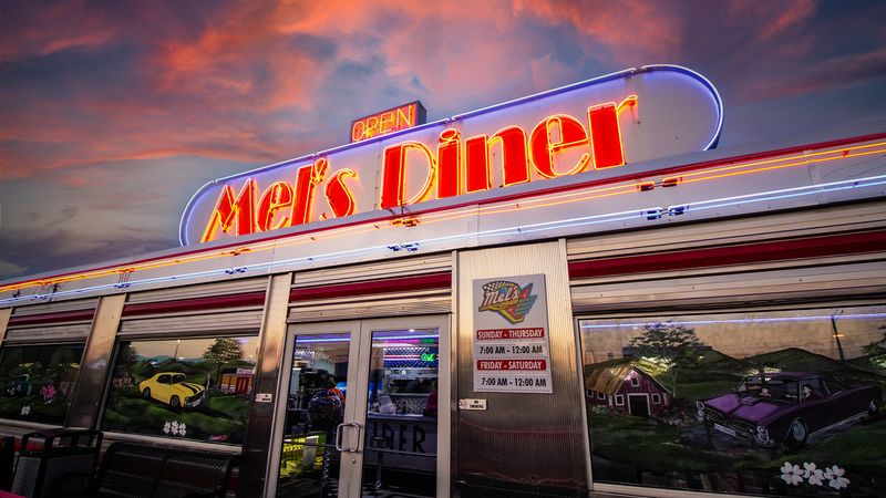 Mel's Classic Diner - Pigeon Forge