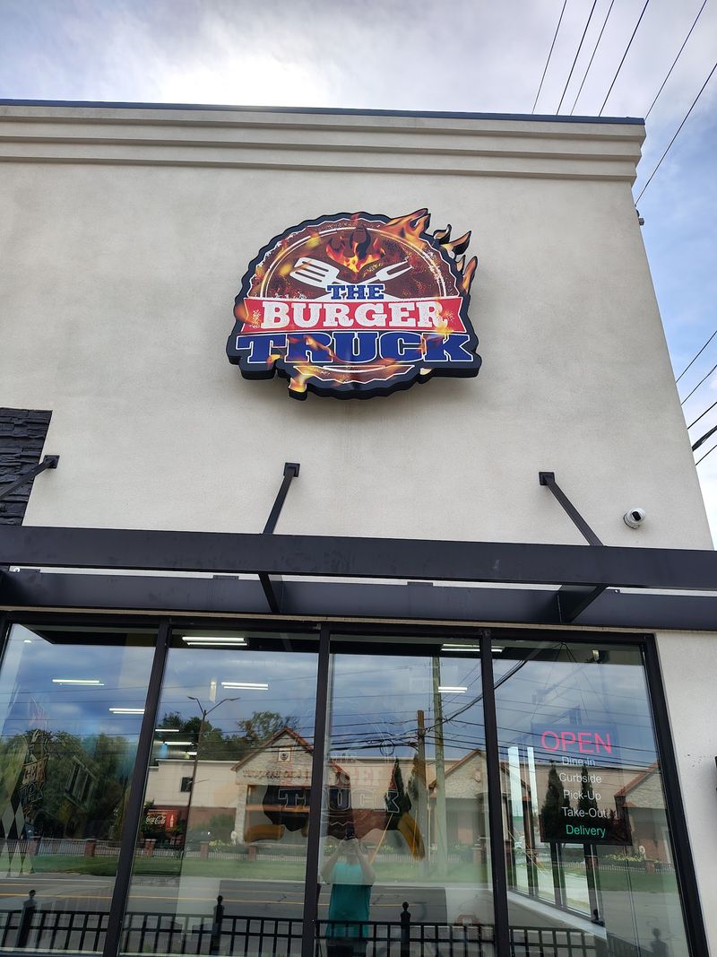 Michigan's W Warren St Burger Stop