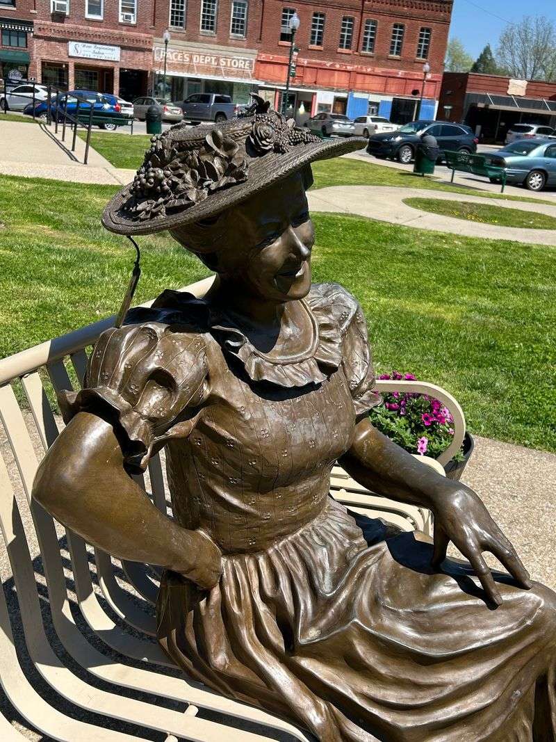 Minnie Pearl Chicken-Wire Sculpture - Centerville Minnie Pearl Chicken-Wire Sculpture - Centerville