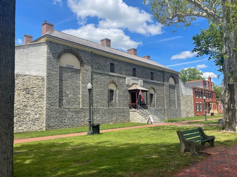Mount Holly: Courthouses, Quakers, and Revolution
