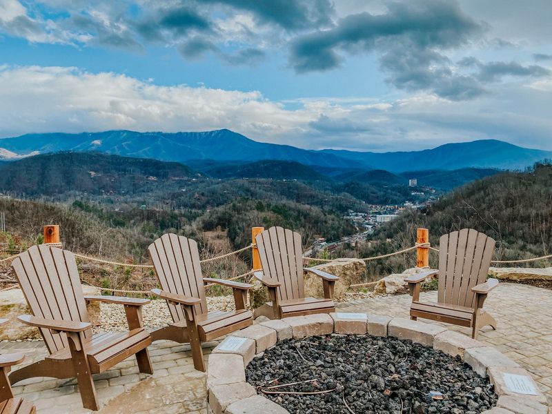 Mountain Views That Make Every Morning Feel Like A Postcard
