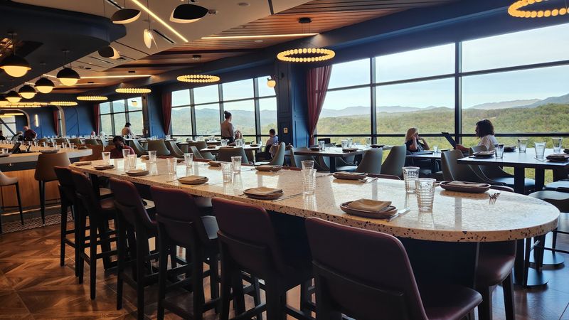 Mountain Views Turn Dinner Into an Event