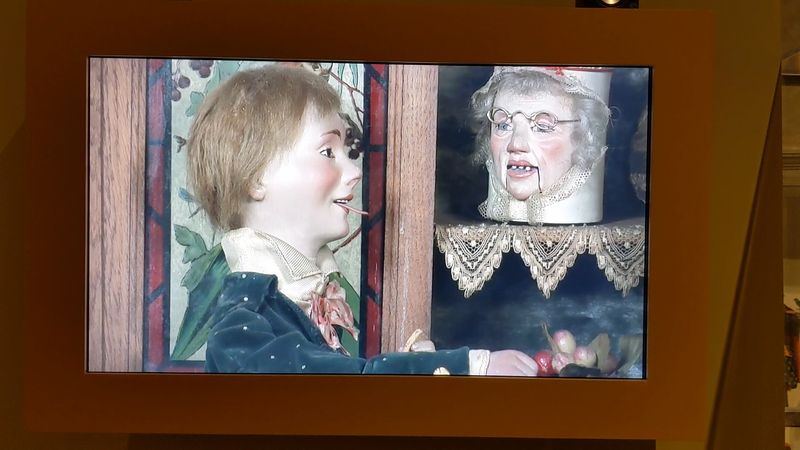 Moving Dolls Show Off the Art of Automata Moving Dolls Show Off the Art of Automata