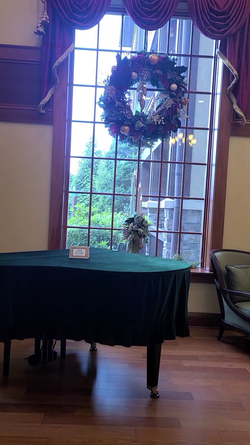 Mrs. Claus' Kitchen Serves Breakfast Worth Waking Up For Mrs. Claus' Kitchen Serves Breakfast Worth Waking Up For
