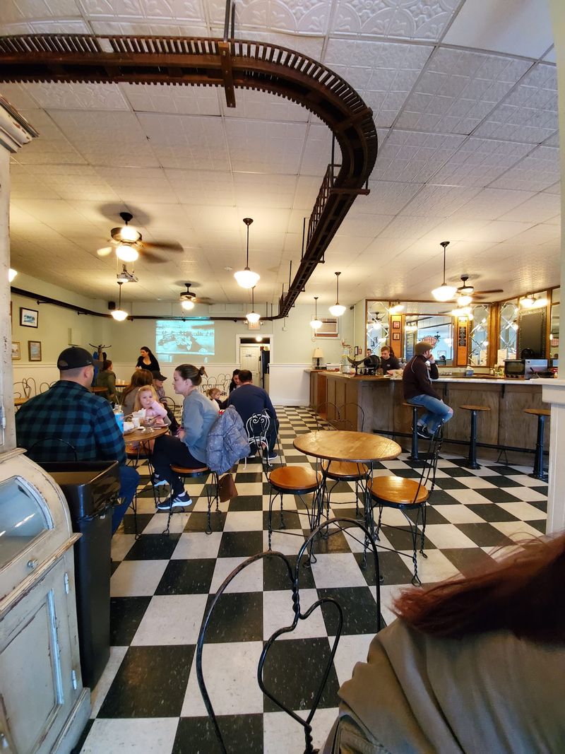 Nellie Bly’s Old Tyme Ice Cream Parlour - Riverton
