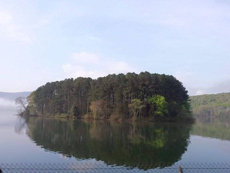 Nickajack Lake Adds Even More Scenery to the Area
