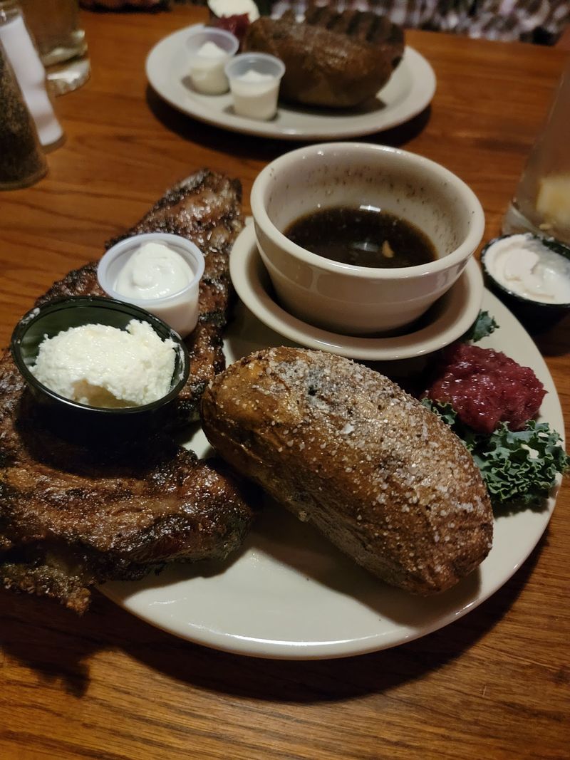 The Full Steak Dinner That Still Comes With Extras The Full Steak Dinner That Still Comes With Extras