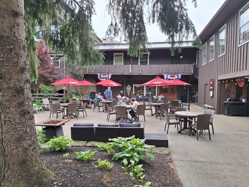 Outdoor Seating and Scenic Grounds Outdoor Seating and Scenic Grounds