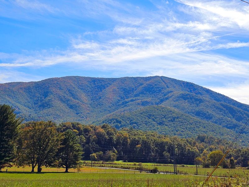 October Timing That Captures Peak Mountain Beauty