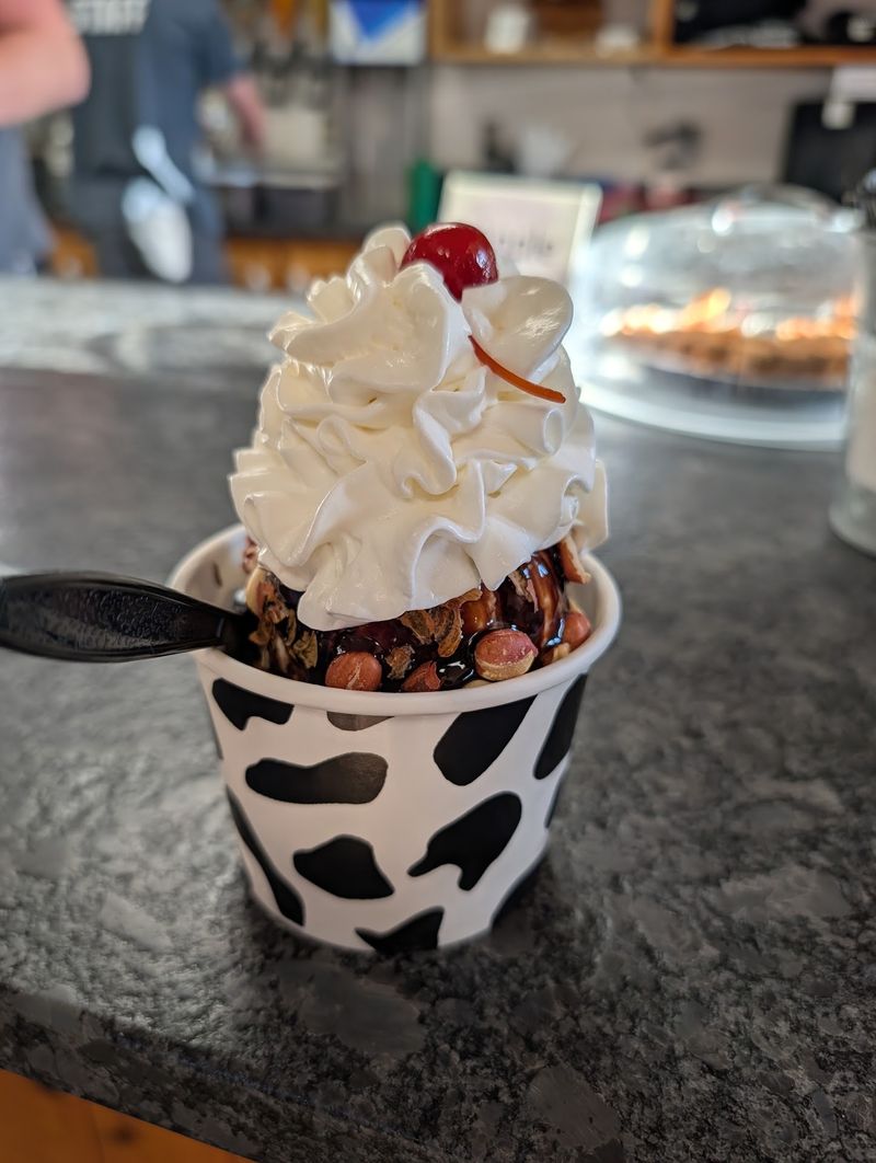 Pasture Views and Cherry Scoops at MOOmers, Traverse City Pasture Views and Cherry Scoops at MOOmers, Traverse City