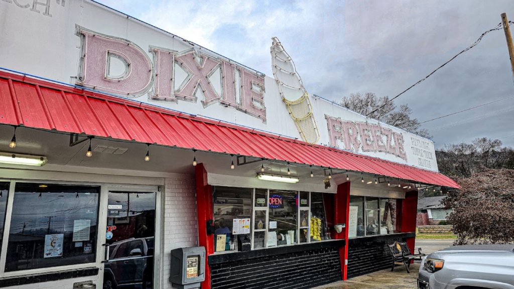 People Still Stop at This Tennessee Classic for Cheeseburgers and a Legendary Hot Fudge Cake