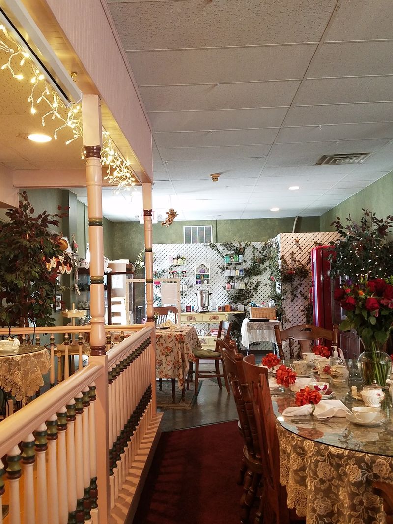 Piccadilly Parlour Victorian Tea Room, Canfield Piccadilly Parlour Victorian Tea Room, Canfield