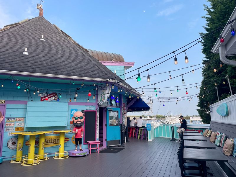 Pig & Parrot Sandbar - Brielle Pig & Parrot Sandbar - Brielle