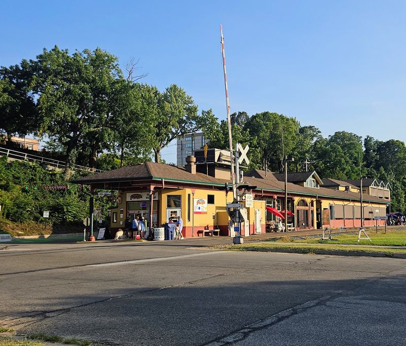 Pizza at the Depot, Trains Included