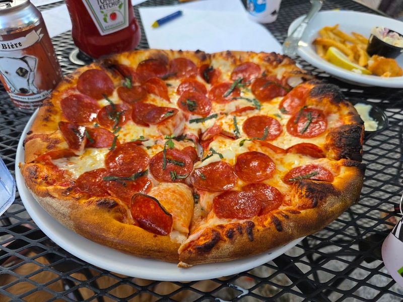 Pizza, whitefish, and comfort food that hold their own
