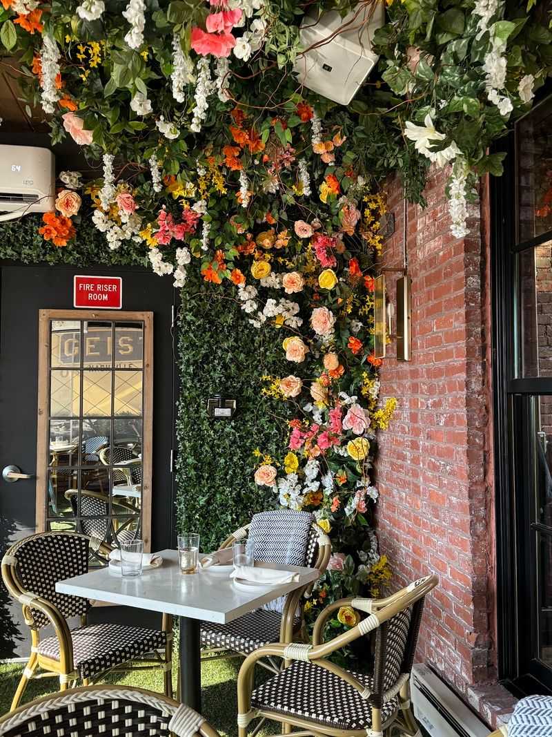 Geist Bar + Restaurant – Nashville Geist Bar + Restaurant – Nashville