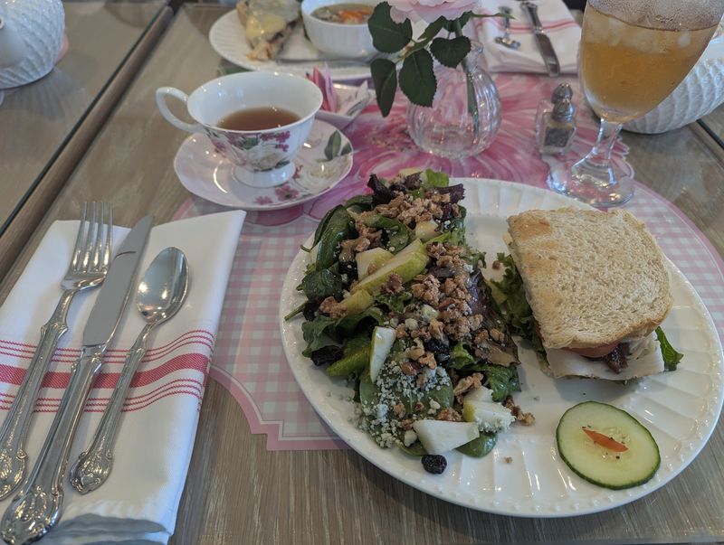 Quiche, Gardenwiches, and a Surprisingly Hearty Lunch Menu