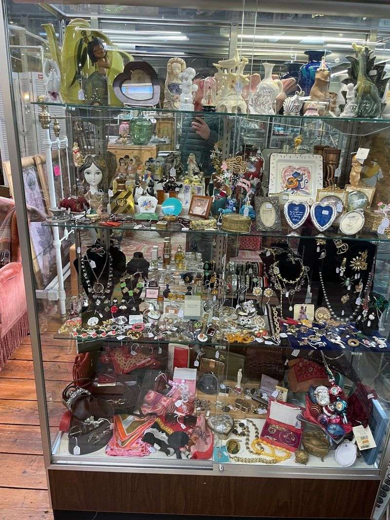 Records, Toys, Jewelry and Collectibles Reward a Closer Look Records, Toys, Jewelry and Collectibles Reward a Closer Look