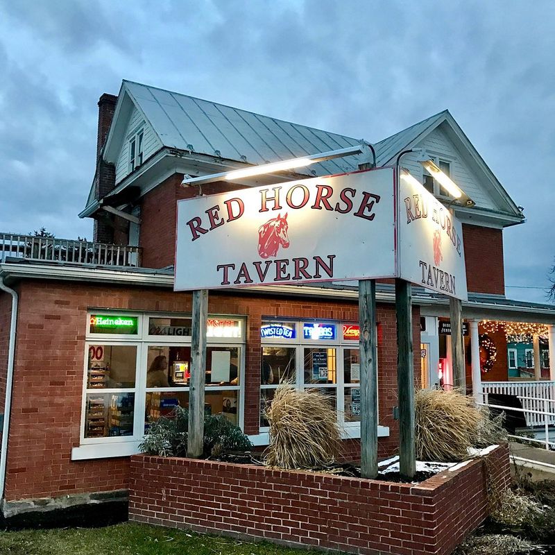 Red Horse Tavern - Pleasant Gap