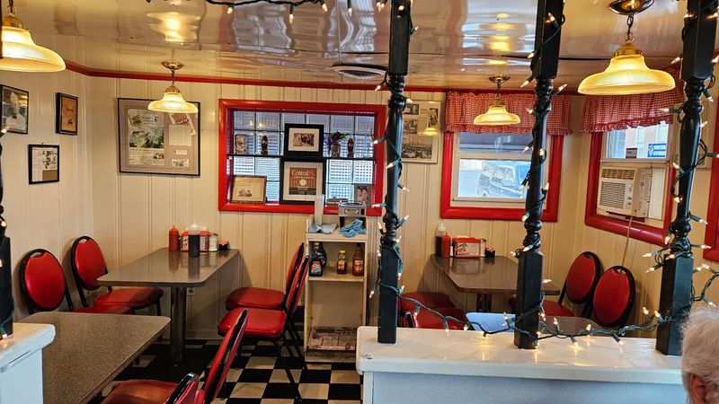 Retro Atmosphere Makes Breakfast Feel Like Time Travel