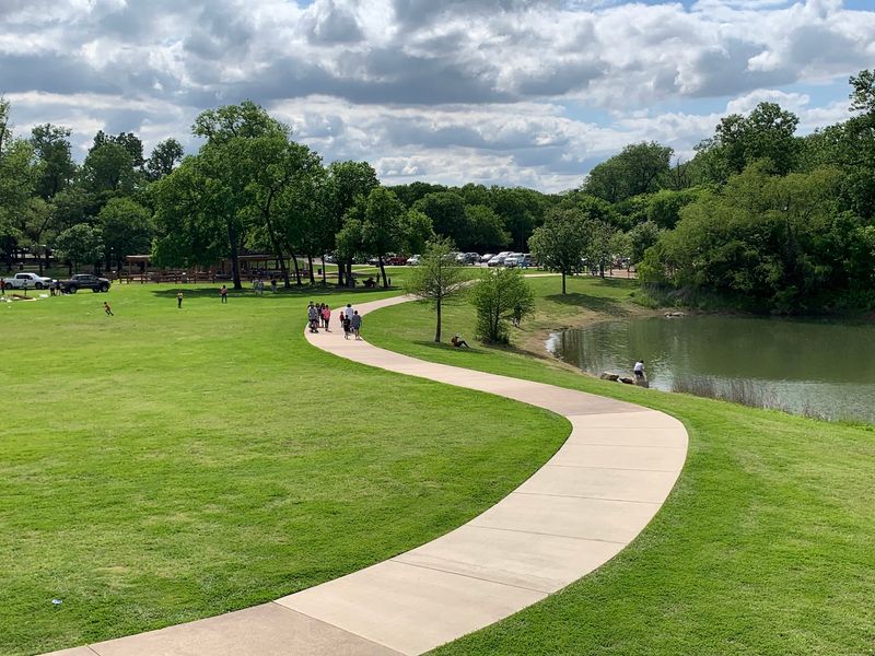 River Legacy Parks Trail (Arlington) River Legacy Parks Trail (Arlington)