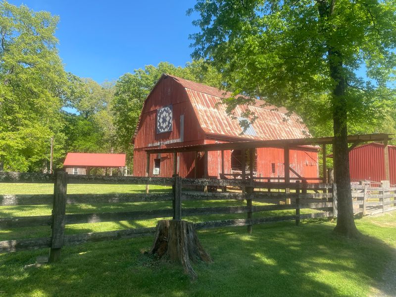 RiverView Family Farm, Knoxville RiverView Family Farm, Knoxville