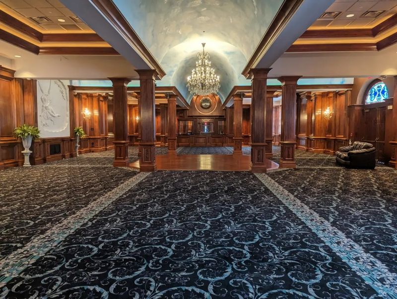 Rooms Filled With Old School Charm Rooms Filled With Old School Charm