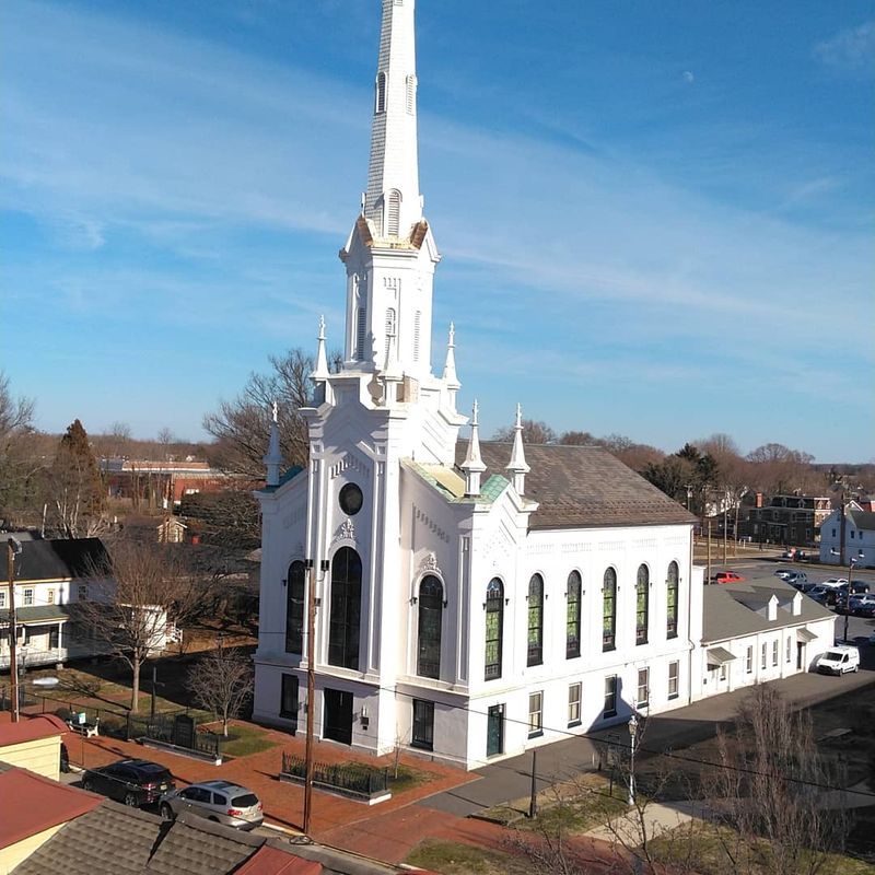 Salem: Brick Streets and a Storied Oak