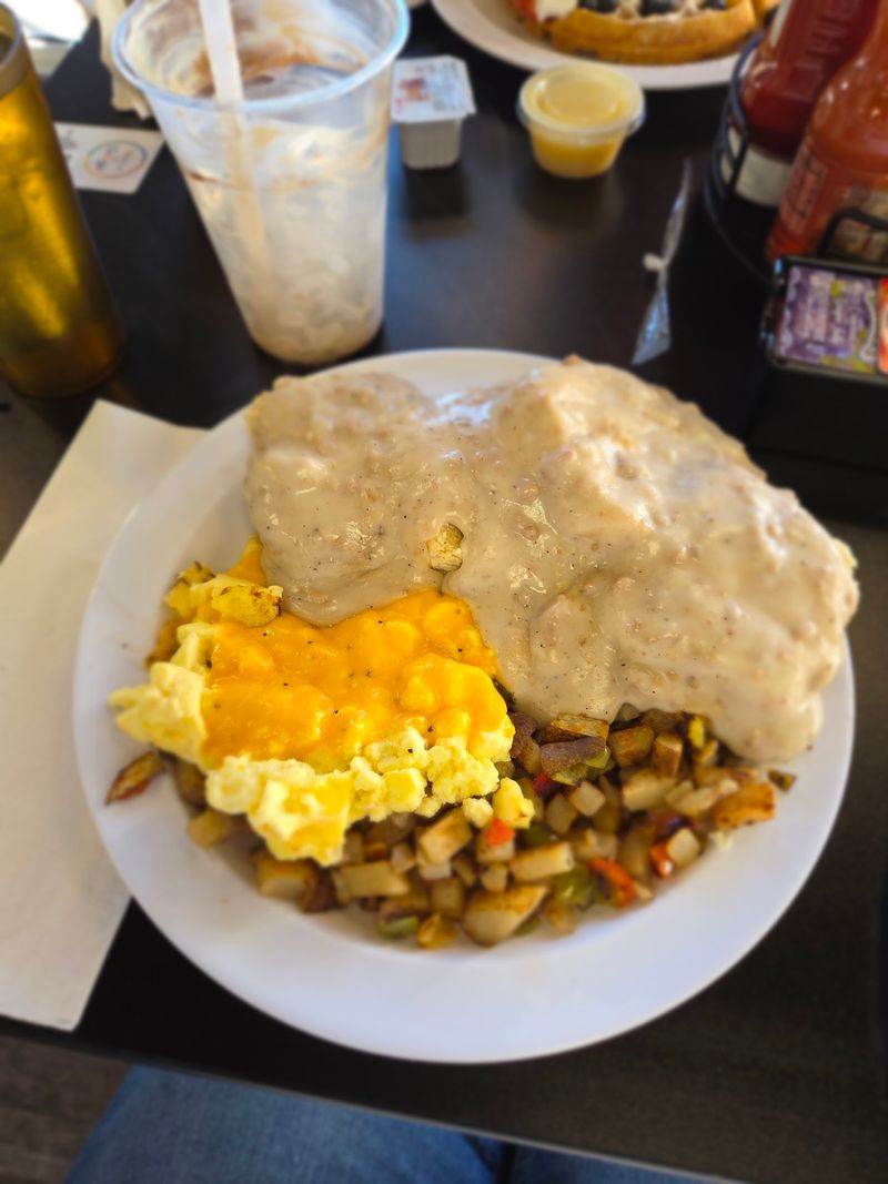 Sausage Gravy That Warms You From the Inside Out Sausage Gravy That Warms You From the Inside Out