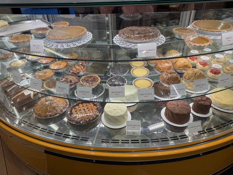 Scratch-Made Pies in Sizes That Fit the Moment Scratch-Made Pies in Sizes That Fit the Moment