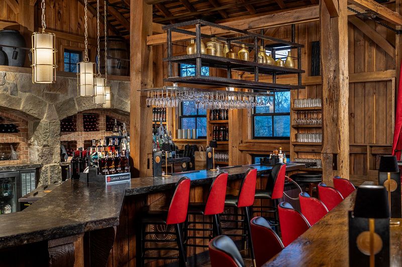 Several Dining Spots Keep The Weekend Easy Several Dining Spots Keep The Weekend Easy