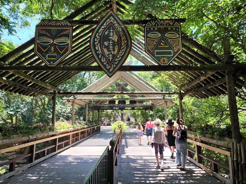 Shaded Walkways and Strategic Mist Stations Shaded Walkways and Strategic Mist Stations